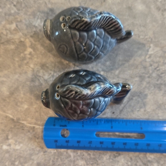 (J30) Gray Salt And Pepper Shaker Set - Picture 8 of 8